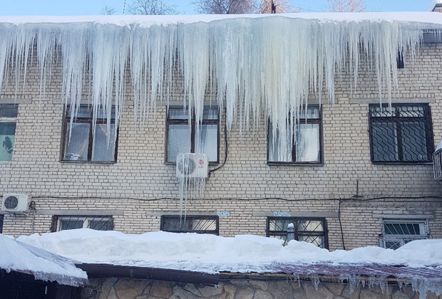 Фотография: Рекордное количество осадков превратило Саратов в царство Снежной королевы №5 - BigPicture.ru