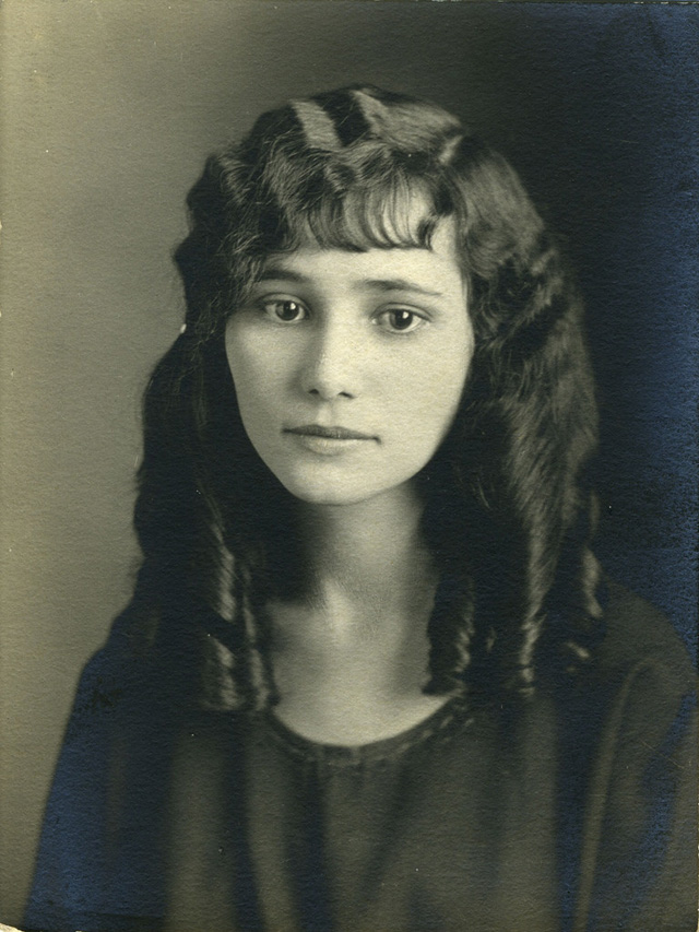 Фотография: Мгновения прошлого: как выглядели юные леди 100 лет назад №2 - BigPicture.ru