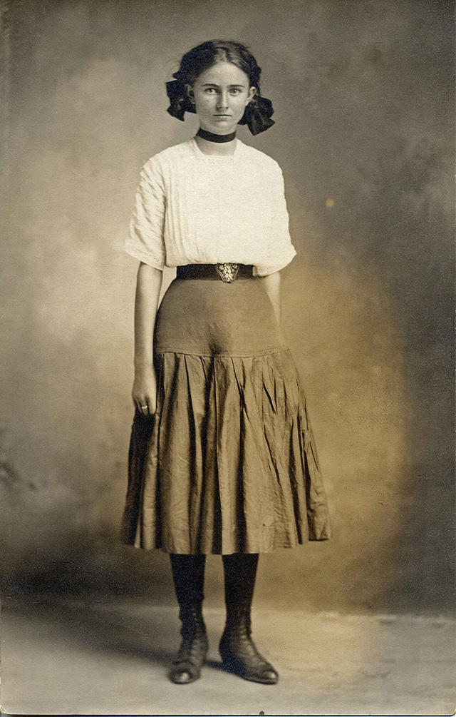 Фотография: Мгновения прошлого: как выглядели юные леди 100 лет назад №19 - BigPicture.ru