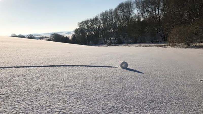 Фотография: На поле в Великобритании наблюдали редкое природное явление - снежные рулоны №4 - BigPicture.ru