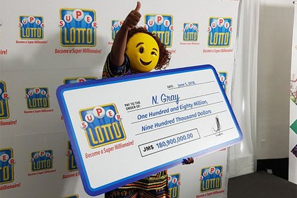 Фотография: Победитель лотереи на Ямайке не дал попрошайкам и грабителям ни одного шанса №3 - BigPicture.ru