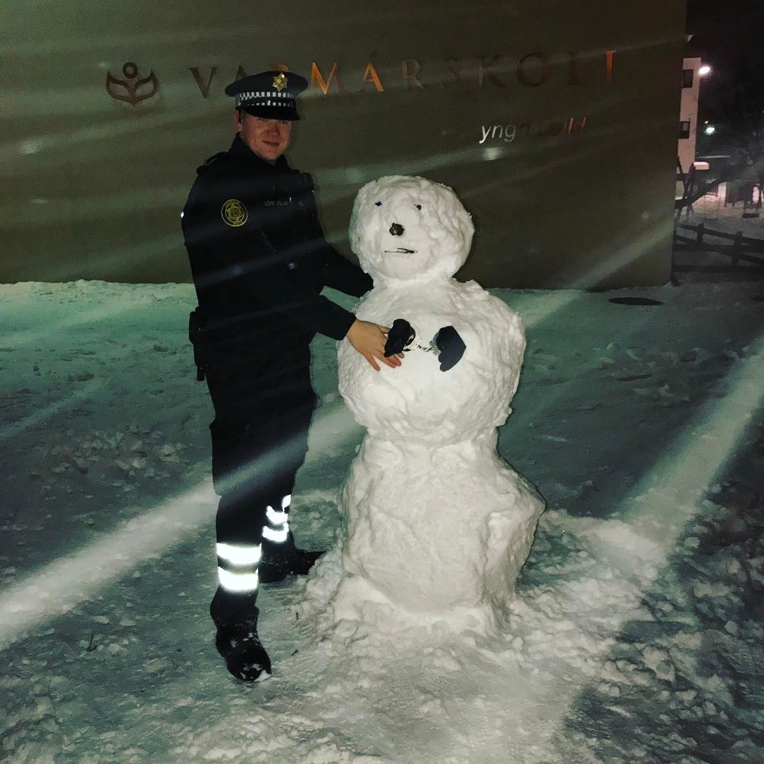Фотография: 15+ фото, доказывающих, что в Рейкьявике работают самые милые полицейские №7 - BigPicture.ru