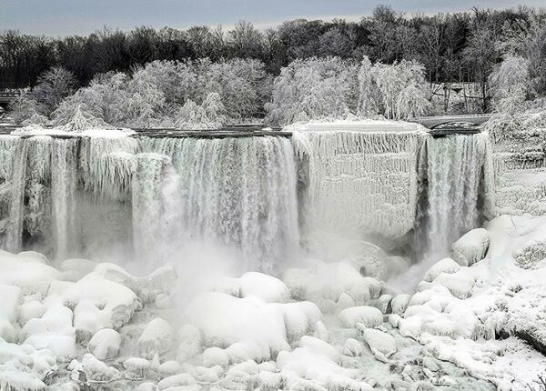 Ниагарский водопад превратился в ледник. Вы просто обязаны увидеть эти фото!