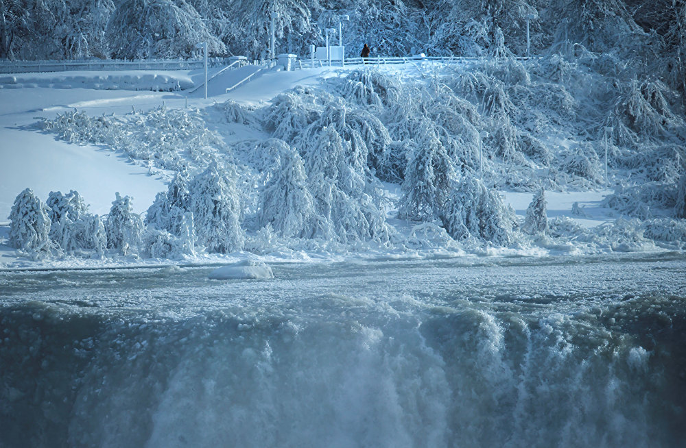 Фотография: Ниагарский водопад превратился в ледник. Вы просто обязаны увидеть эти фото! №13 - BigPicture.ru