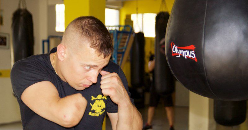 Фотография: Как боксер без правой руки стал профессионалом, побеждает на ринге и работает тренером №3 - BigPicture.ru
