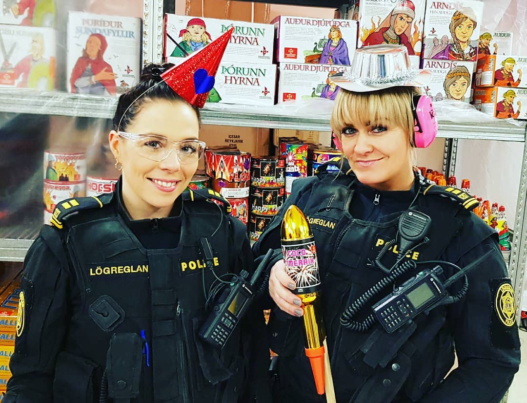Фотография: 15+ фото, доказывающих, что в Рейкьявике работают самые милые полицейские №12 - BigPicture.ru