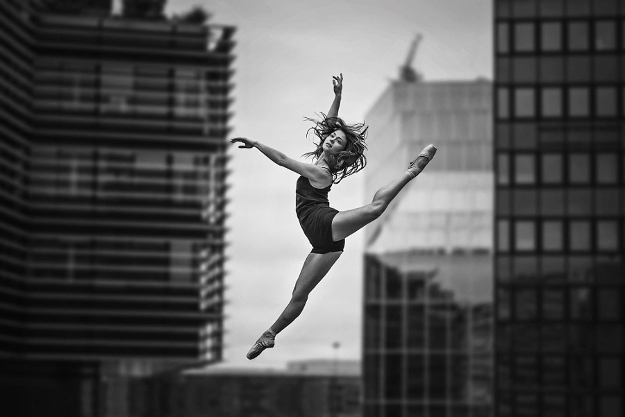 Фотография: Магия танца с мегаполисом: великолепная серия фото гимнастов и танцоров от Димитрия Рулланда №6 - BigPicture.ru