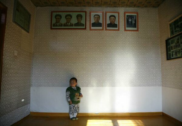 Фотография: Пустота, простота и нищета: 16 реальных фото квартир жителей Северной Кореи №6 - BigPicture.ru