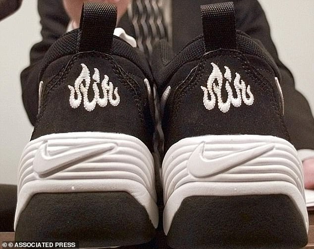 Фотография: Мусульмане собрались бойкотировать продукцию Nike из-за оскорбления Аллаха №5 - BigPicture.ru