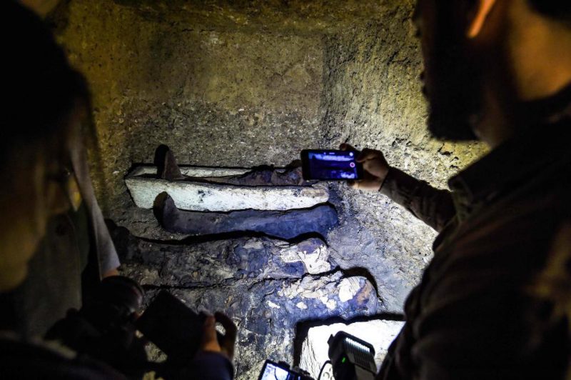 Фотография: Братская могила по-египетски: 50 мумий возрастом более 2400 лет найдены возле Каира №8 - BigPicture.ru