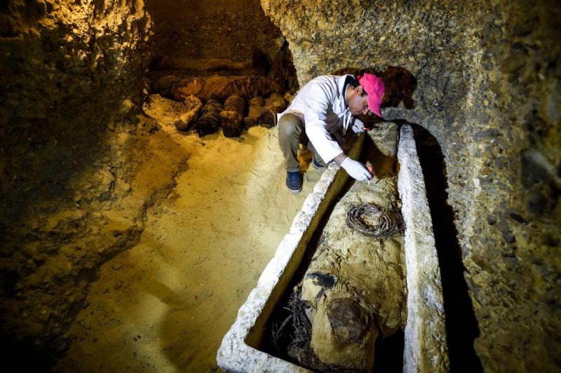 Фотография: Братская могила по-египетски: 50 мумий возрастом более 2400 лет найдены возле Каира №6 - BigPicture.ru