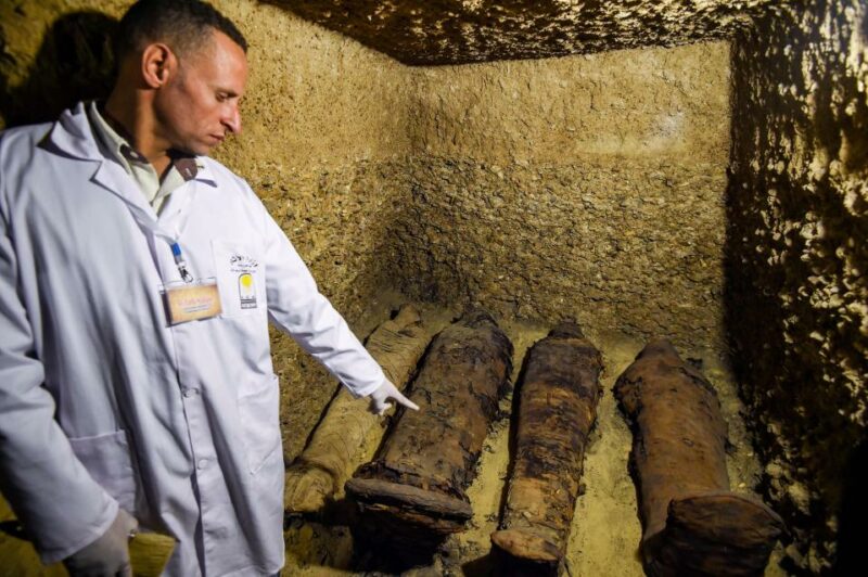 Фотография: Братская могила по-египетски: 50 мумий возрастом более 2400 лет найдены возле Каира №1 - BigPicture.ru