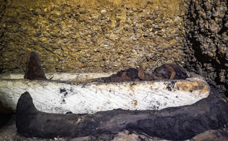 Фотография: Братская могила по-египетски: 50 мумий возрастом более 2400 лет найдены возле Каира №12 - BigPicture.ru