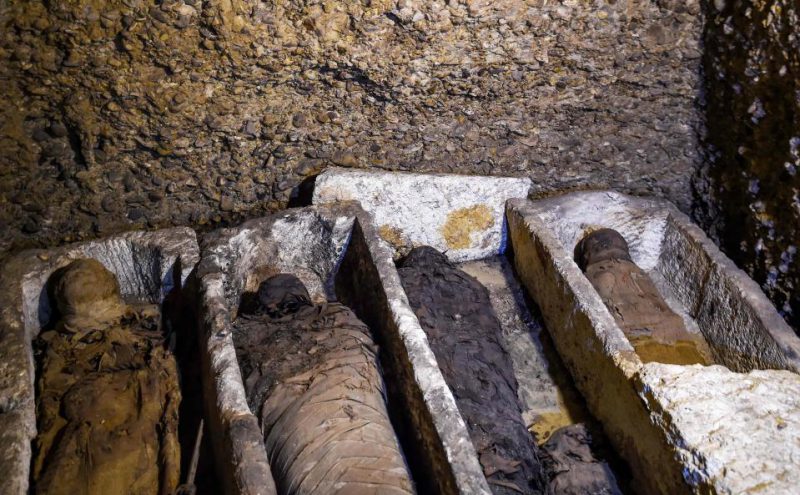 Фотография: Братская могила по-египетски: 50 мумий возрастом более 2400 лет найдены возле Каира №13 - BigPicture.ru