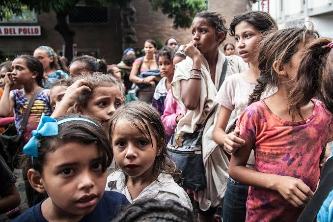 Фотография: Ценой детских слез: Венесуэла платит за демократию слишком дорого №1 - BigPicture.ru