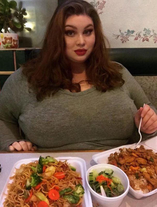 Фотография: Секс и бургер: американка весом в 200 кило эротично поглощает еду за деньги №5 - BigPicture.ru