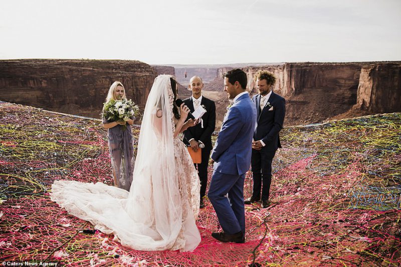 Фотография: Бесстрашная любовь: свадебные церемонии в самых экстремальных и необычных локациях №4 - BigPicture.ru