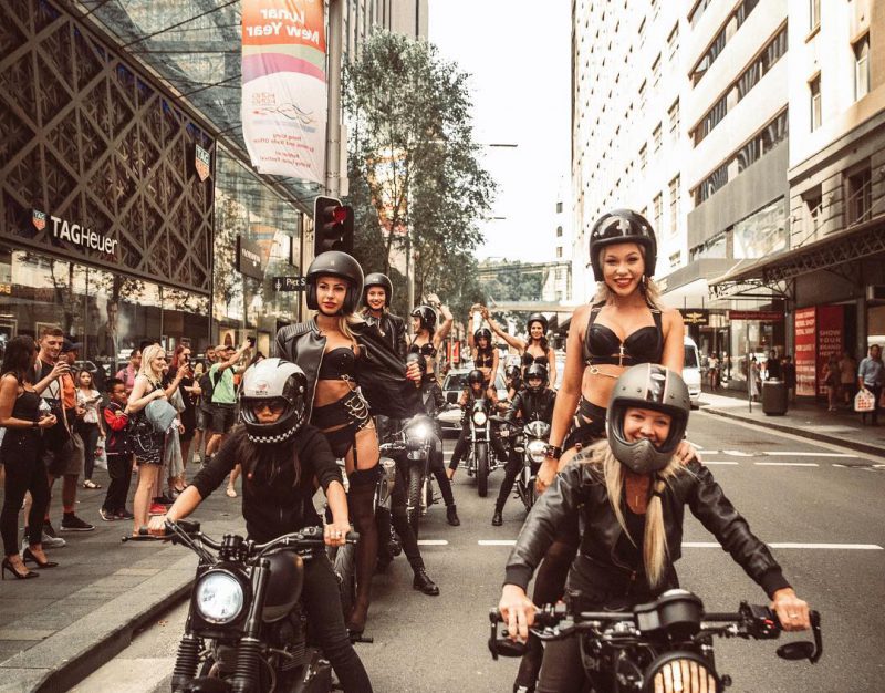 Фотография: Свобода от стереотипов: горячие обнаженные красотки прокатились по Сиднею на байках №6 - BigPicture.ru