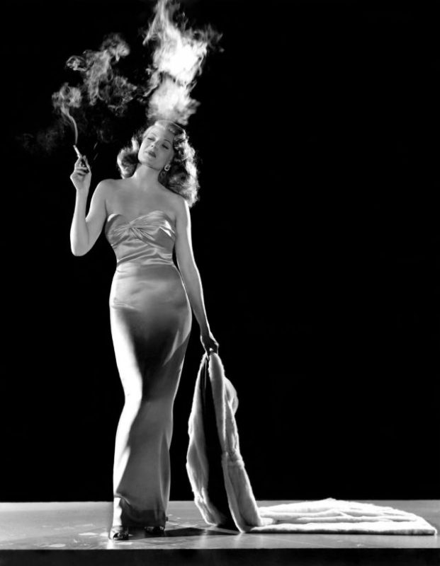Фотография: Дымок соблазна: винтажные фото красоток с сигареткой №14 - BigPicture.ru