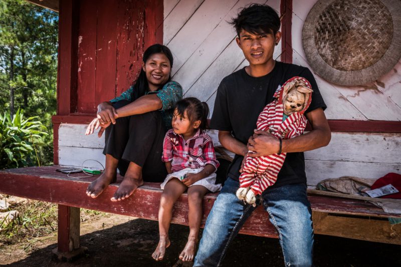 Фотография: Вечная память: жители индонезийского племени десятилетиями хранят в домах тела усопших родственников №21 - BigPicture.ru