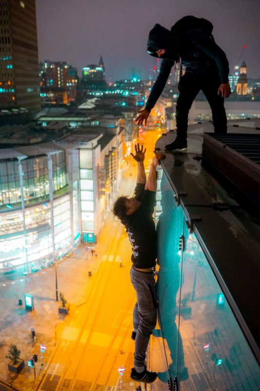 Фотография: Без страха и рассудка: парень фотографируется на высоте 230 метров без страховки №7 - BigPicture.ru