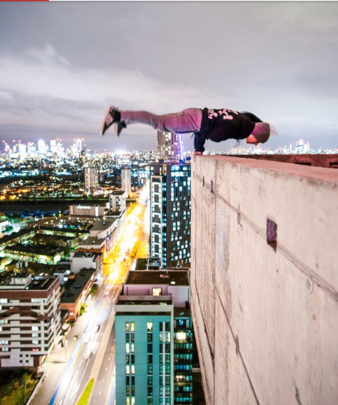 Фотография: Без страха и рассудка: парень фотографируется на высоте 230 метров без страховки №8 - BigPicture.ru