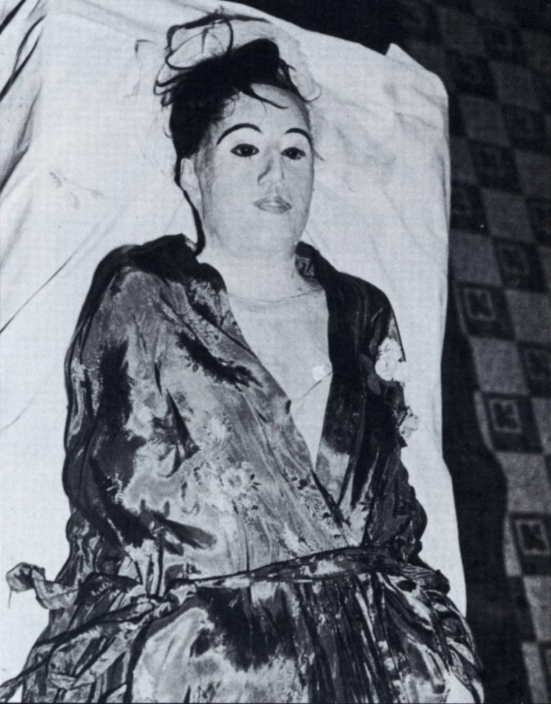 История Карла Танцлера — эксцентричного некрофила, который сделал из своей любовницы мумию