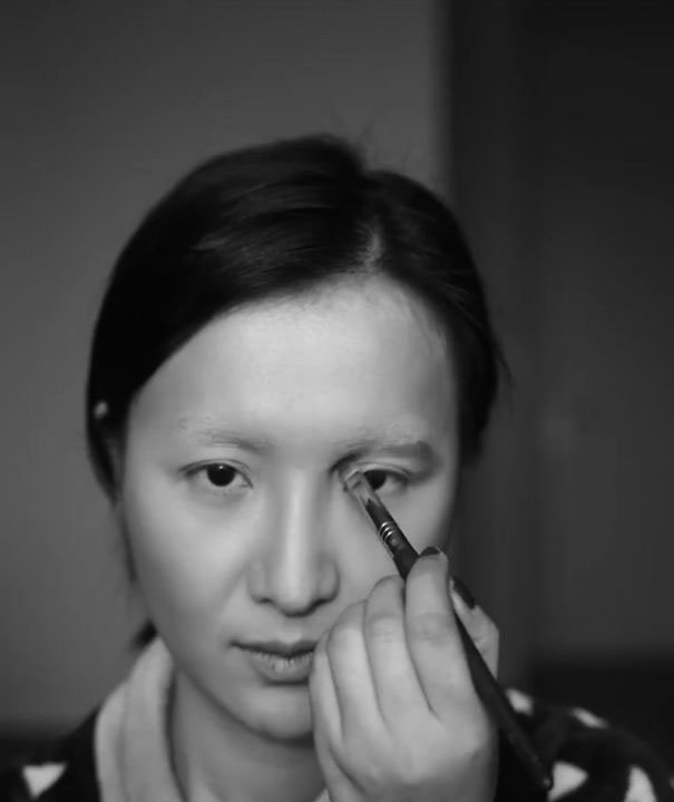 Фотография: Как китаянка превратилась в Джонни Деппа за 10 шагов с помощью макияжа №4 - BigPicture.ru