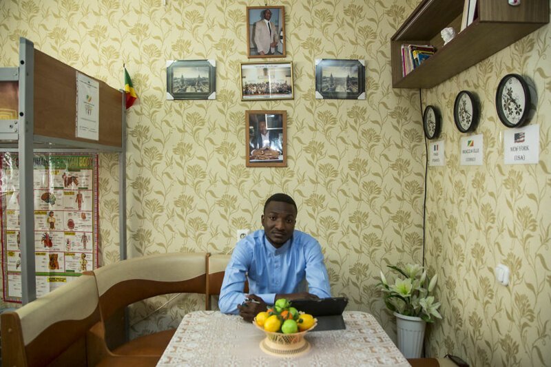 Фотография: Африка в Тамбове: чернокожие студенты честно рассказали о том, как им живется в российской глубинке №2 - BigPicture.ru