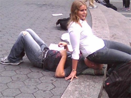 Фотография: Чудак из Бруклина приглашает женщин посидеть на его лице ради мира №6 - BigPicture.ru