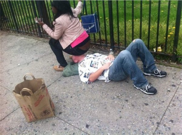 Фотография: Чудак из Бруклина приглашает женщин посидеть на его лице ради мира №8 - BigPicture.ru