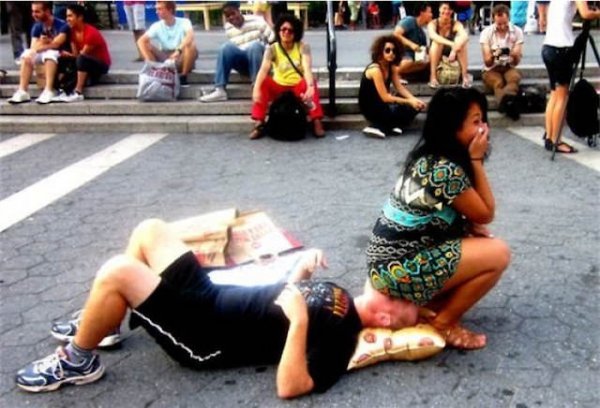 Фотография: Чудак из Бруклина приглашает женщин посидеть на его лице ради мира №13 - BigPicture.ru
