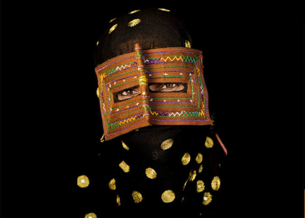Традиционные маски у иранских женщин