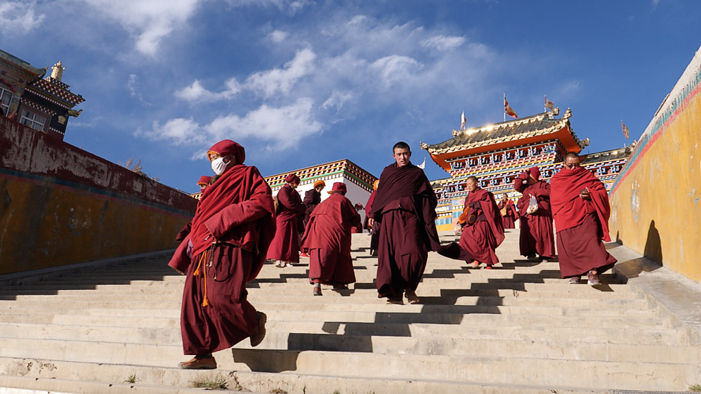 Фотография: Академия Ярчен Гар: затерянный город-монастырь в Тибете №3 - BigPicture.ru