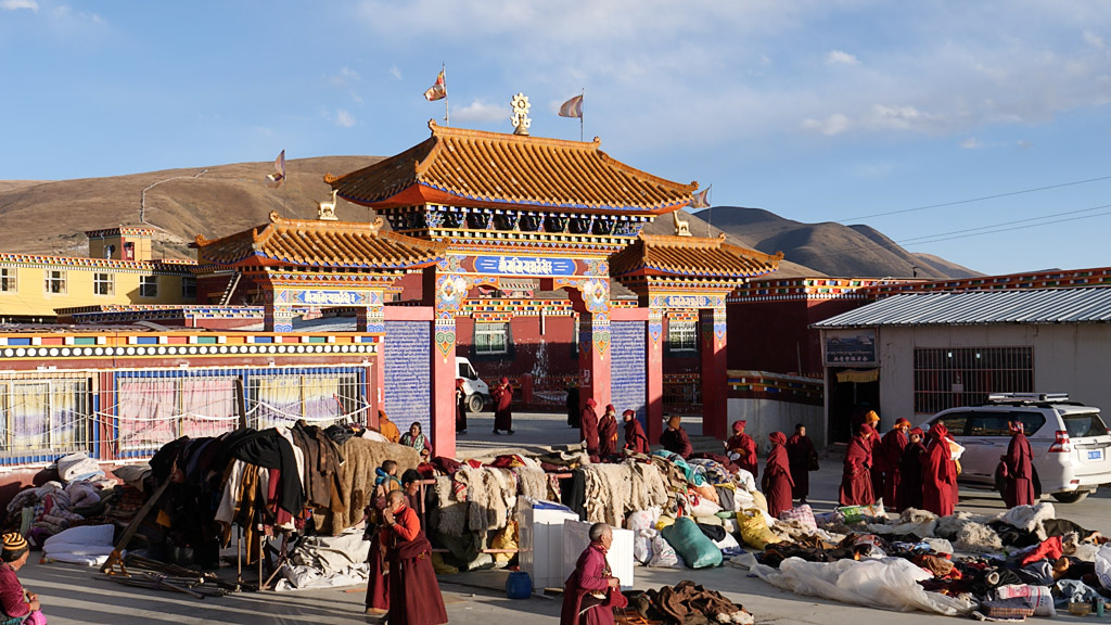 Фотография: Академия Ярчен Гар: затерянный город-монастырь в Тибете №12 - BigPicture.ru