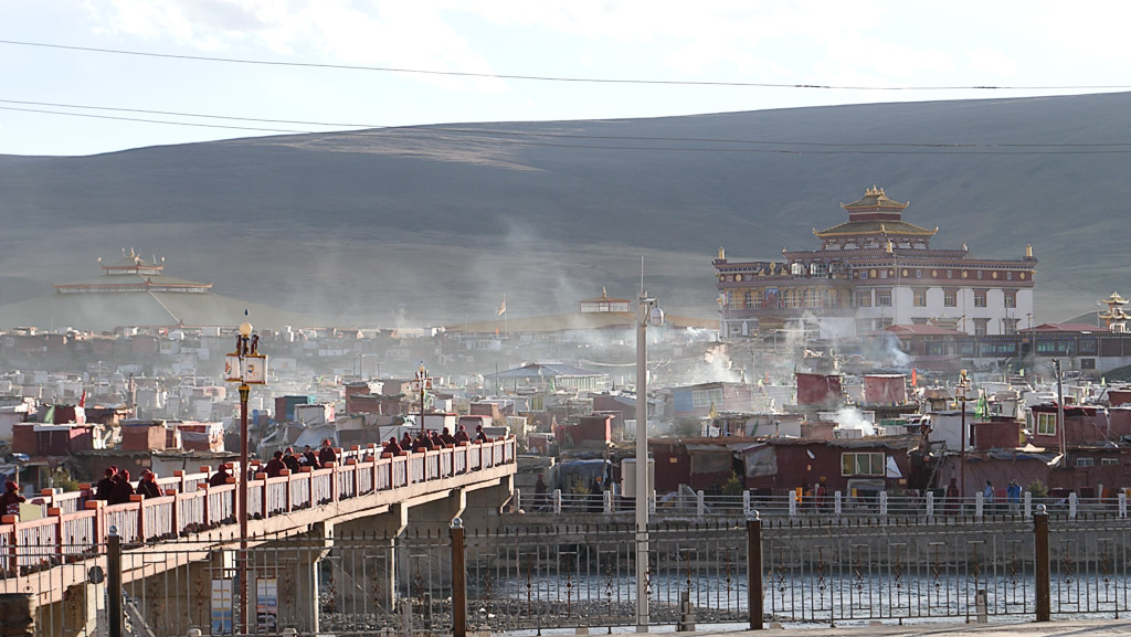Фотография: Академия Ярчен Гар: затерянный город-монастырь в Тибете №2 - BigPicture.ru