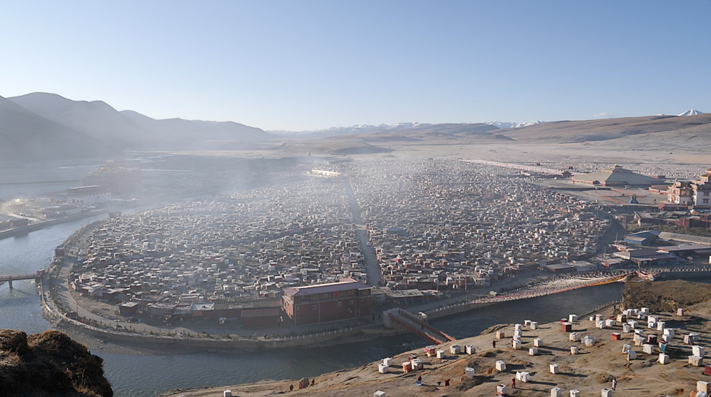Фотография: Академия Ярчен Гар: затерянный город-монастырь в Тибете №5 - BigPicture.ru
