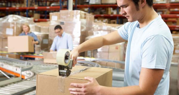 «Ловкость рук и никакого мошенничества» — 10+ гифок о том, как люди упаковывают товар