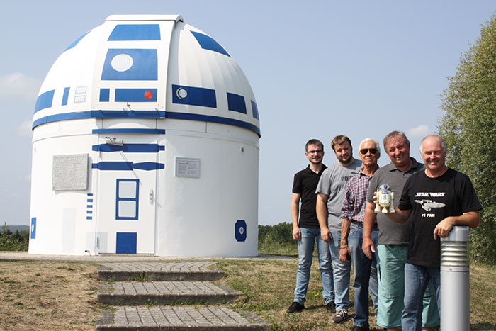 Фотография: Немецкий профессор перекрасил обсерваторию в дроида R2-D2 из 