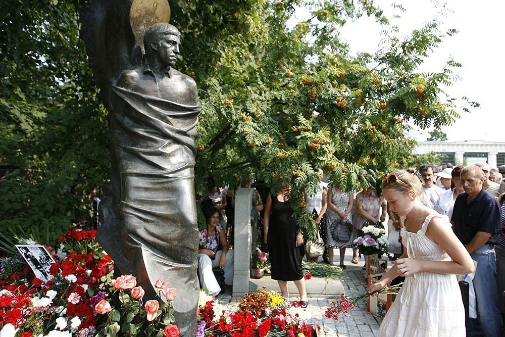 Фотография: Город мертвых, или Где похоронены знаменитые музыканты №11 - BigPicture.ru