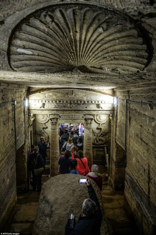 Фотография: Античные сокровища: древние египетские катакомбы, полные удивительных артефактов, открылись для посещения №6 - BigPicture.ru