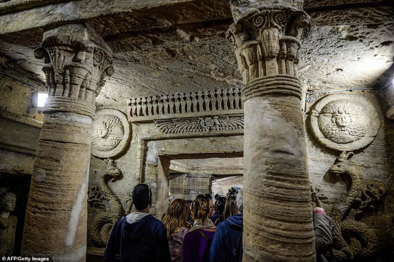Фотография: Античные сокровища: древние египетские катакомбы, полные удивительных артефактов, открылись для посещения №13 - BigPicture.ru