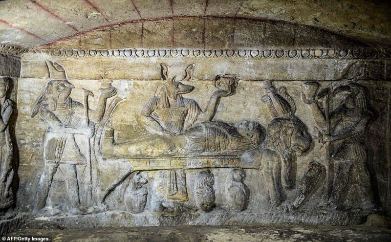 Фотография: Античные сокровища: древние египетские катакомбы, полные удивительных артефактов, открылись для посещения №15 - BigPicture.ru