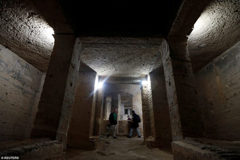 Фотография: Античные сокровища: древние египетские катакомбы, полные удивительных артефактов, открылись для посещения №18 - BigPicture.ru