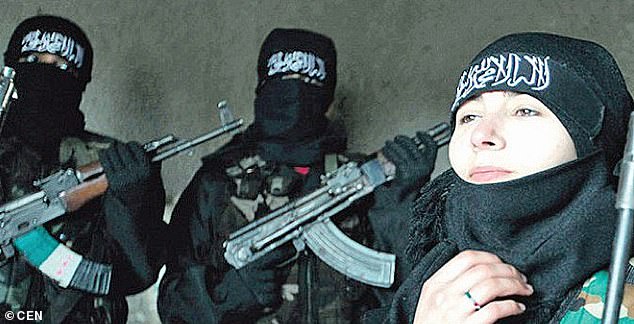 Фотография: Джихадистки-пропагандистки: девушкам из Австрии, которые рекламировали ИГИЛ на фотографиях в сети, грозит 15 лет тюрьмы №6 - BigPicture.ru