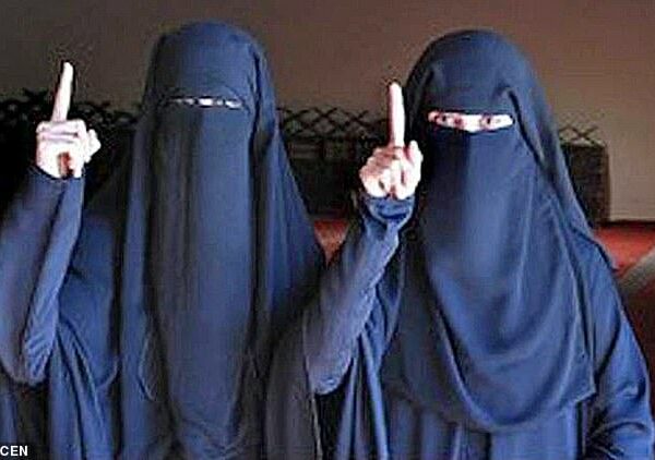 Джихадистки-пропагандистки: девушкам из Австрии, которые рекламировали ИГИЛ на фотографиях в сети, грозит 15 лет тюрьмы
