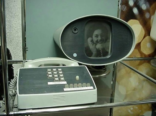 Фотография: Предок Skype и FaceTime: первый телефон-видеофон, по которому можно было увидеть друг друга №12 - BigPicture.ru