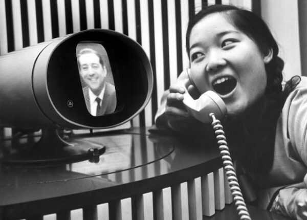 Предок Skype и FaceTime: Первый телефон-видеофон, по которому можно было увидеть друг друга