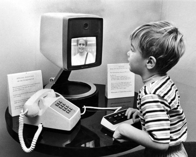 Фотография: Предок Skype и FaceTime: первый телефон-видеофон, по которому можно было увидеть друг друга №15 - BigPicture.ru
