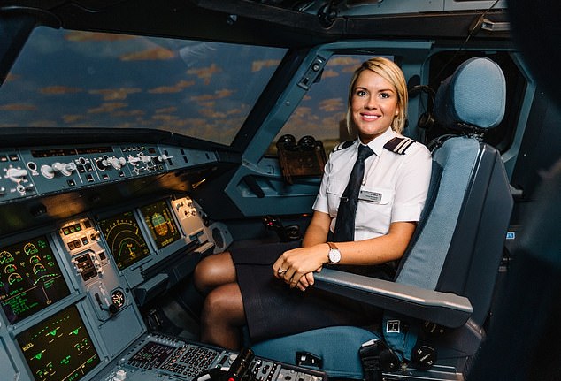 Фотография: Покорительницы небес: девушки-пилоты из Великобритании рассказали о буднях в кабине самолета №2 - BigPicture.ru